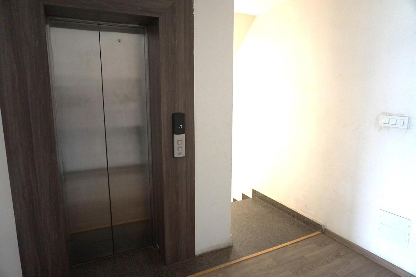 Tipsyy Inn 018 古尔冈 外观 照片